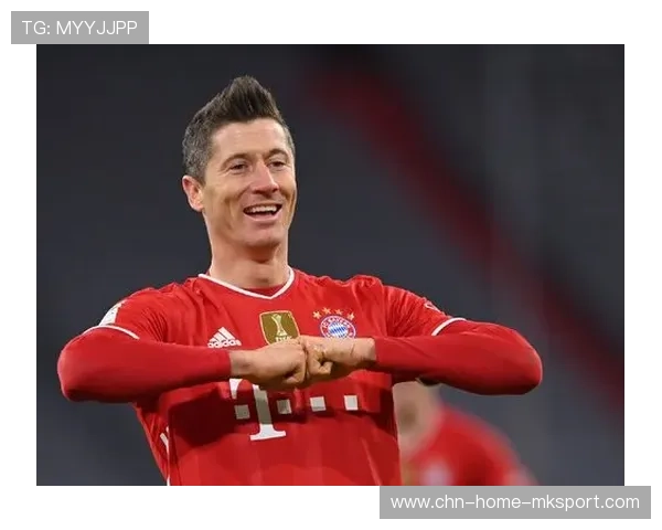 拜仁慕尼黑—莱万点球稳稳命中连续得分