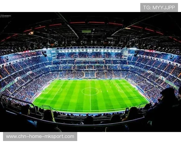 皇家马德里外线推进完全占领右侧通道