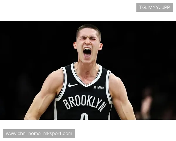 篮网外线射手在关键时刻命中三分